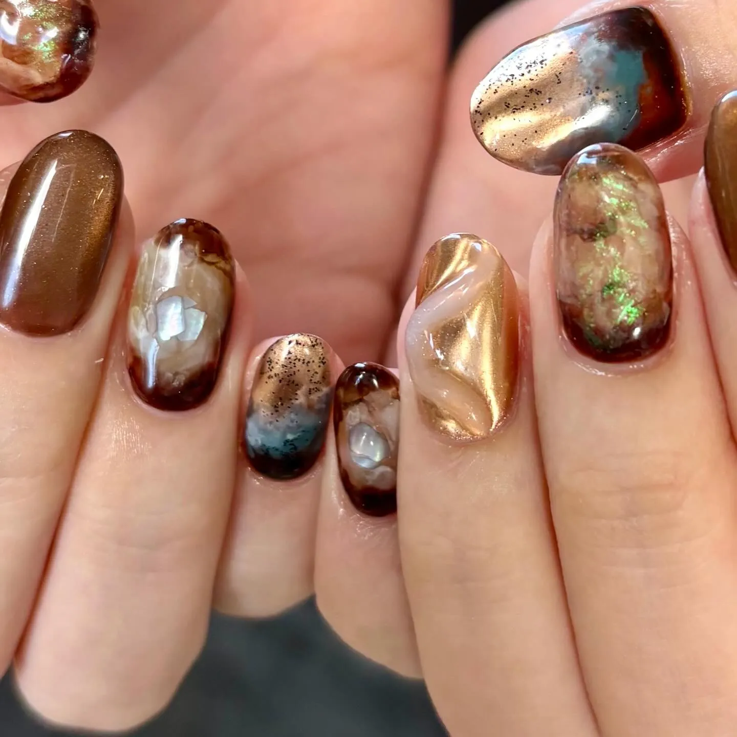 ミラーとマグネット、オーロラやぷっくり色々沢山詰め込んだ