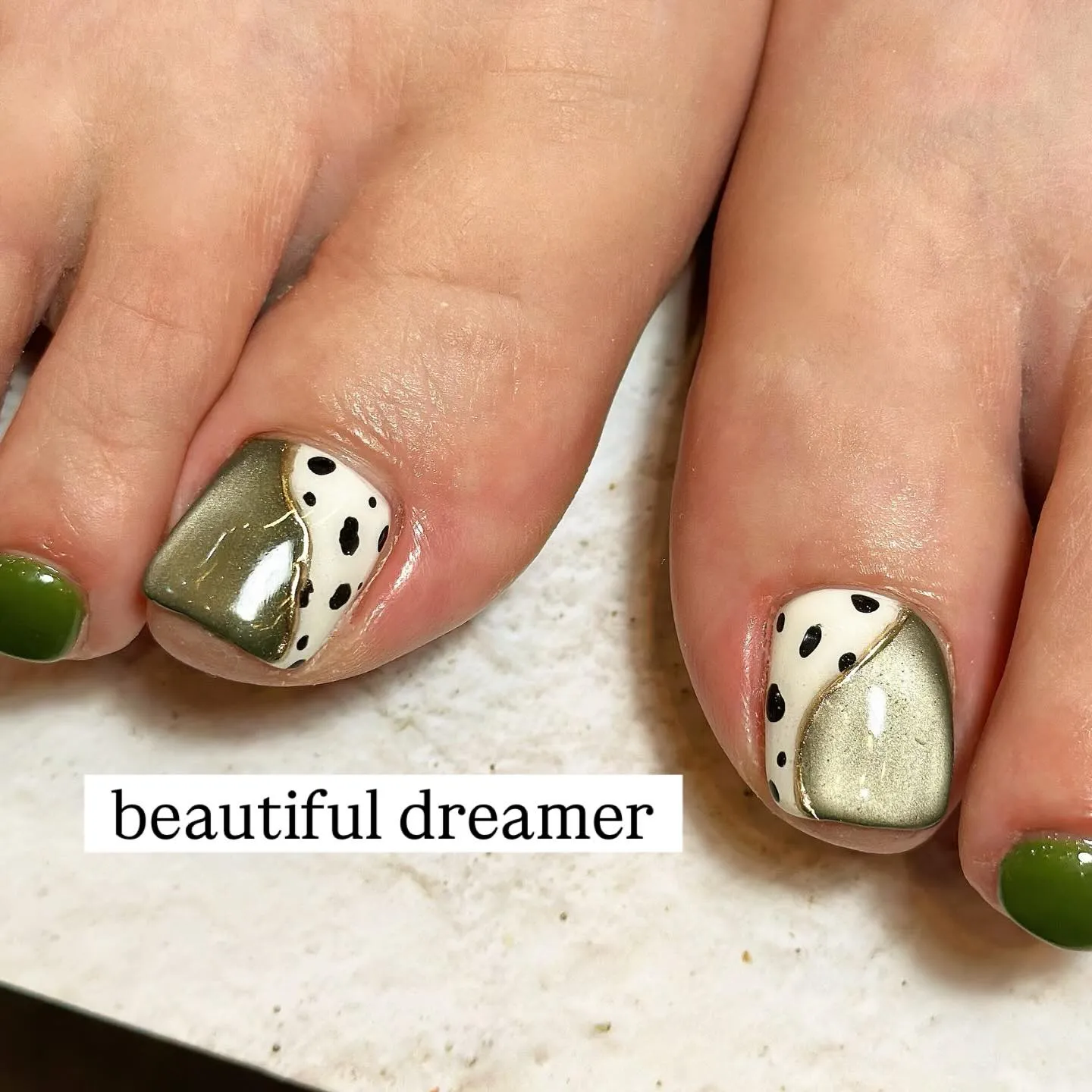 ダルメシアン柄とカラーMixしたグリーンマグネット🐶🟢