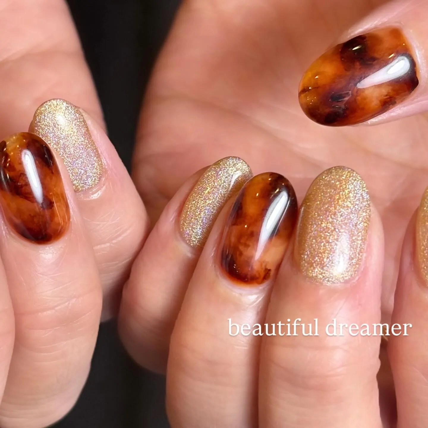 秋冬人気の鼈甲ネイル🍂