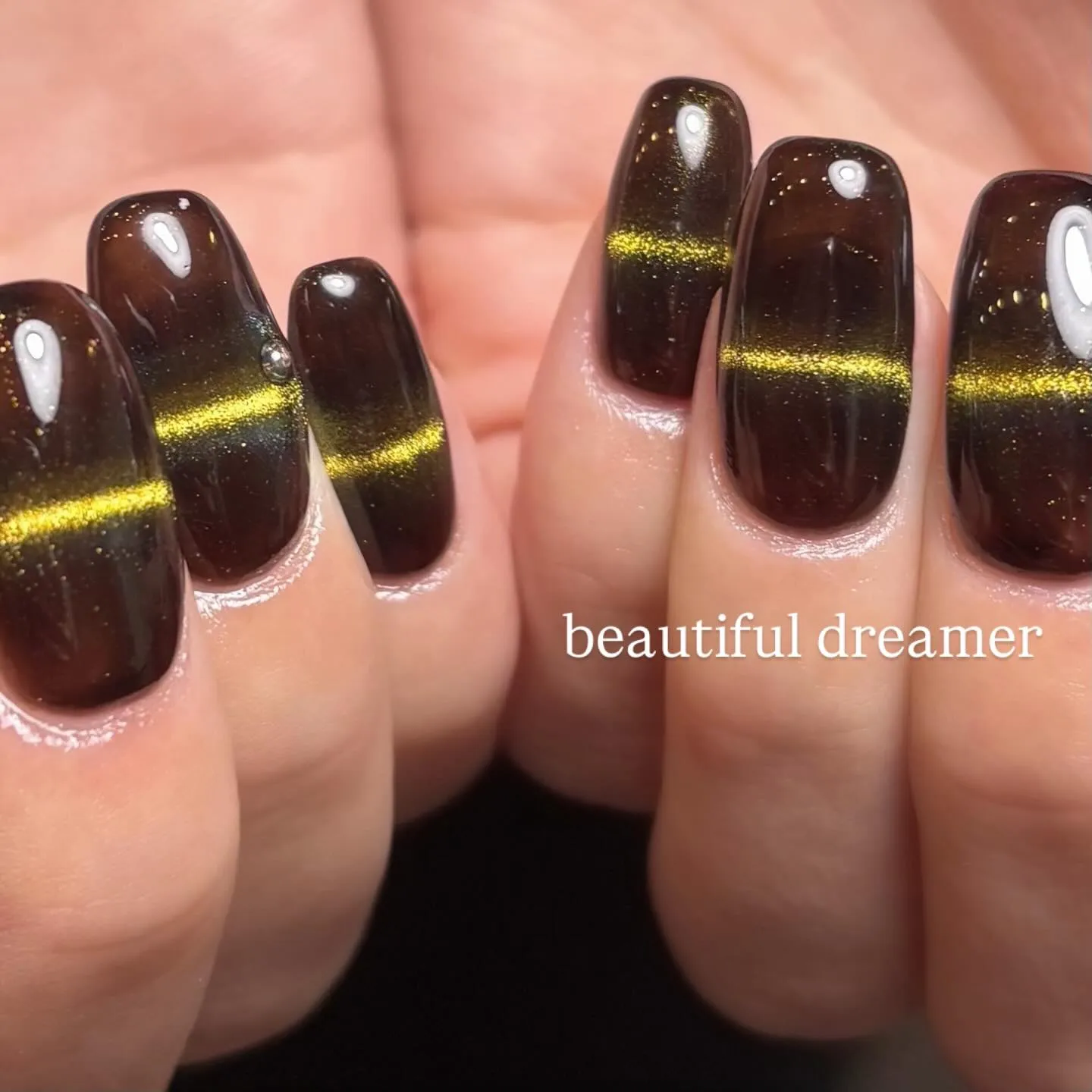 いつもとは違ったマグネットの当て方でおしゃれに。