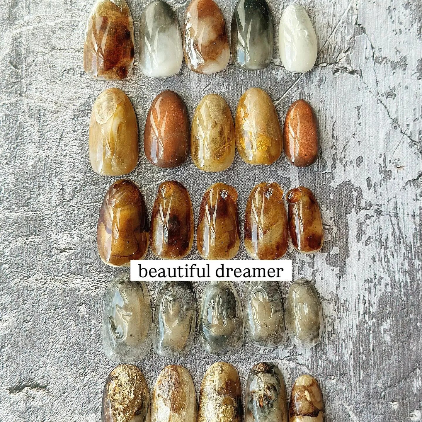 ブラウンのデザインまとめ🏷️🗞️